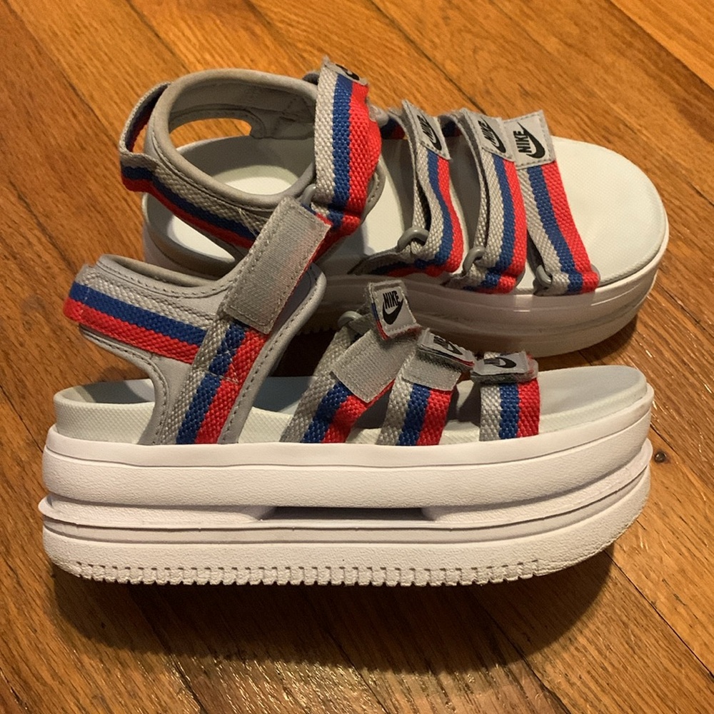 Nike Women’s Iconic Classic Sandal - Size 5 Chunky Platform Color red/white/blue